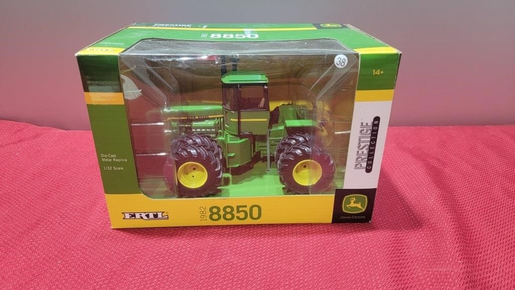 Nib ertl diecast 8750 tractor