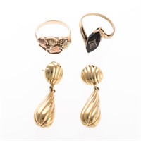 A Pair of Dangle Earrings and 2 Rings in Gold