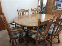 Dining Room Table and 6 Chair Set