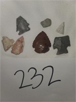 4 Small Arrowheads & Misc. Pieces