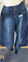 HIGH RISE, YMI JEANS, SIZE 7/28