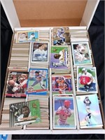 HUGE BOX LOT / SPORTS TRADING CARDS / MIXED