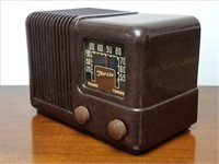 Trav-Ler 5002 Bakelite Tube Radio 1946