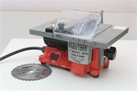 Chicago electric 4" Mighty Mite 0.9A Table Saw