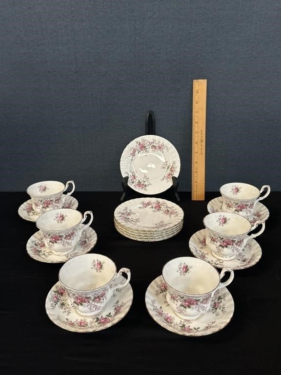 Lot Royal Albert 18 pcs Lavendar Rose