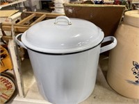 LARGE STOCK POT