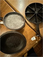 2 cast iron lids & 8in cornbread