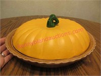 vintage pumpkin pie plate with pumpkin lid