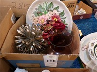Box w/ flower plate, vase