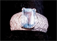 A woman's ring with aquamarine, set in gold