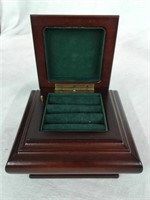 Nice Wooden Bombay musical ring box