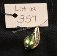 10K gold pendant w/green stone