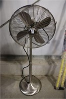 FLOOR FAN