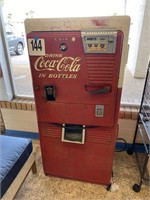1950'S ANTIQUE COCA-COLA MACHINE
