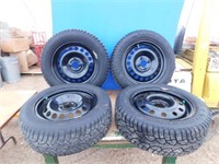 Set of 4 winter tires 195/60R15 on Honda