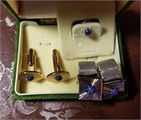 2voair of star Sapphire cufflinks and a tie stud