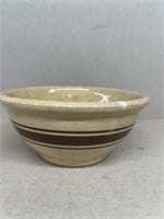 Stoneware bowl beige and brown does have crack