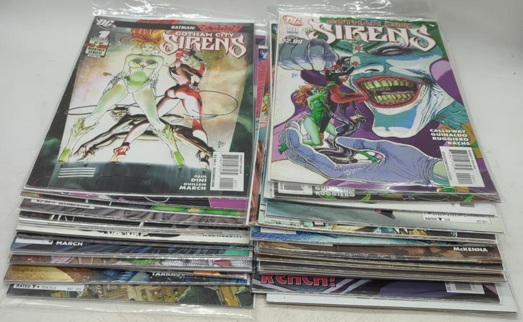 (EF) 34 DC Comics Including Gotham City Sirens,