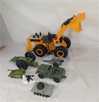 F5) Vintage toy lot. Army vehicles and more.