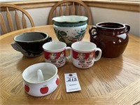 Bean Pot, Pottery, Campbell Soup mugs