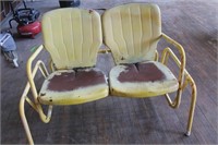 VINTAGE METAL PATIO LOVESEAT GLIDER