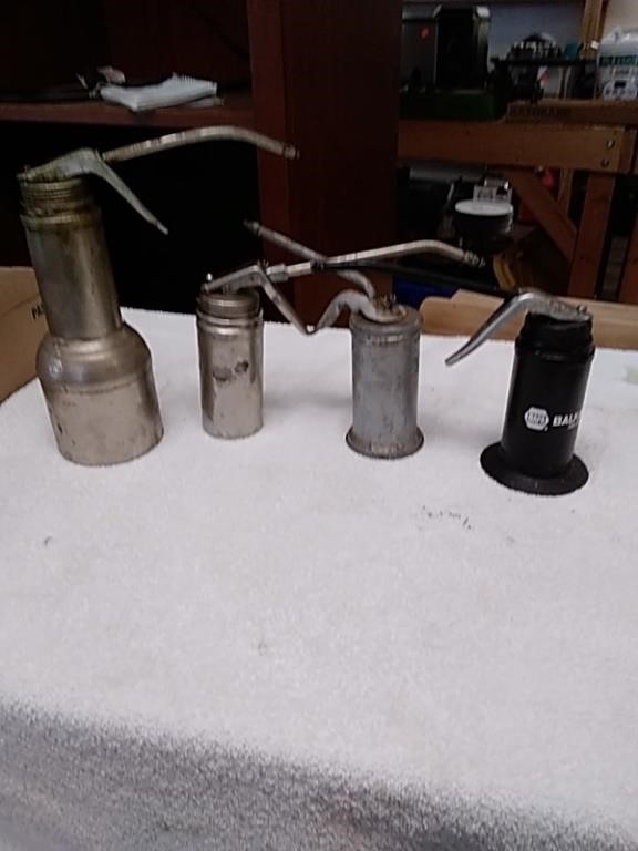 3 oil cans