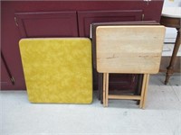 VINTAGE CARD TABLE AND 3 TRAY TABLES