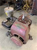 Vintage Briggs&Stratton side shaft engine