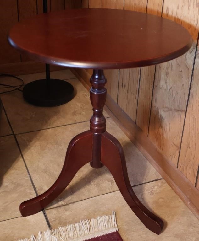 Round Pedestal Side Table