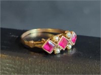 LADIES 14 KT GOLD RUBY RING , SIZE 5.5