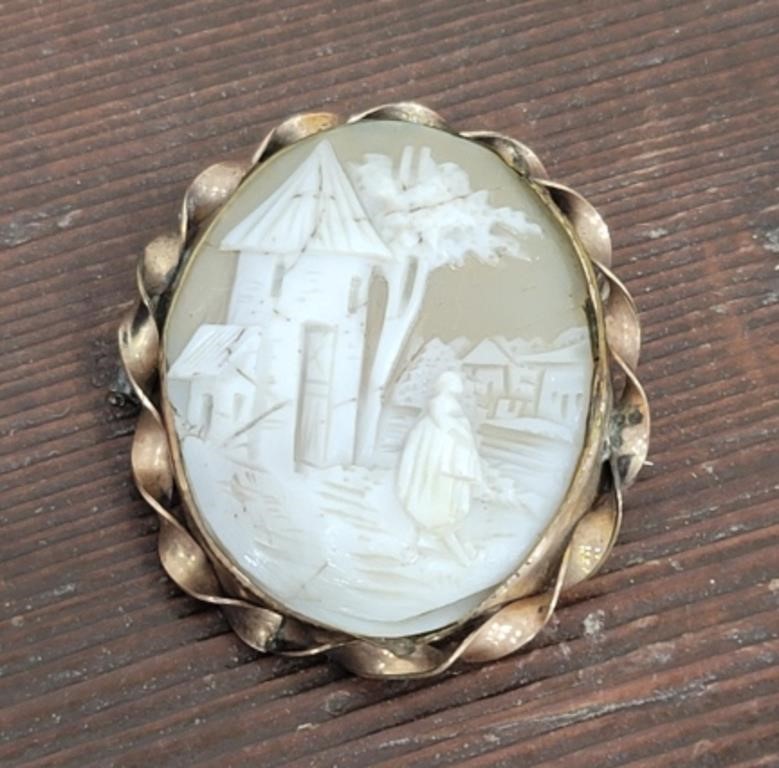 Beautiful Victorian cameo brooch
