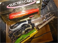 Electric carving knives