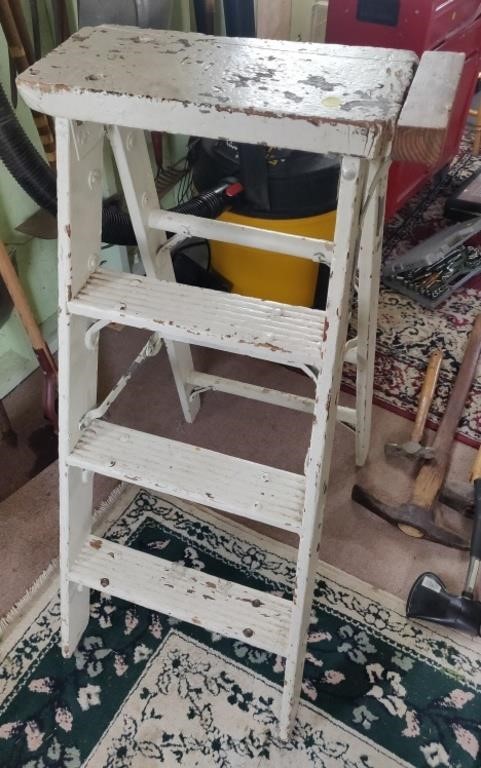 4' Wooden Ladder