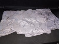 Gray comforter with 2 matching pillow case covers