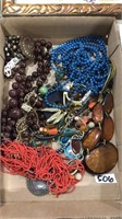 TRAY LOT OF ASST COSTUME JEWELRY