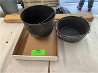 2 Cast iron Pots