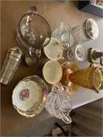 Miscellaneous vintage glassware including sugar