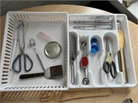 Kitchen utensils (measuring spoons, misc)