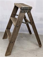 Vintage wood step ladder, not suitable for