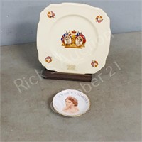 3 pcs Royal family collectables