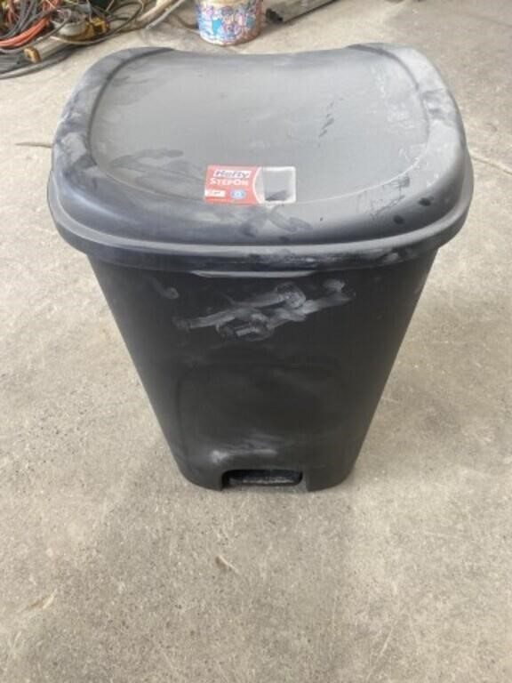 Hefty garbage can