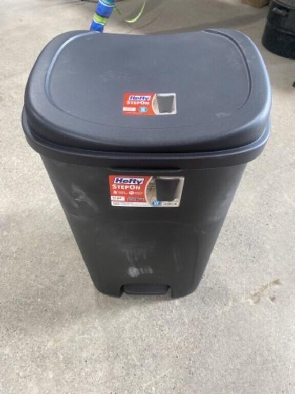 Hefty garbage can