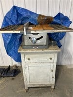 CRAFTSMAN TABLE SAW ON ROLLING CABINET