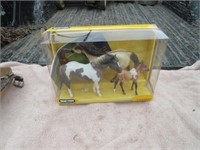2005 Breyer Pony Family Gift Set