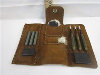 DARTS KIT IN LEATHER POUCH