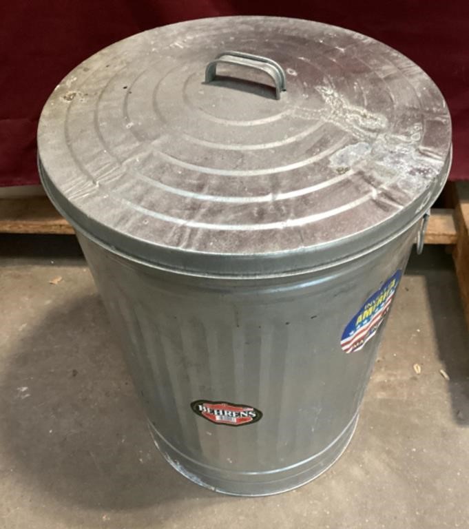 Hardly Used 31 Gallon Galvanized Garbage Can***