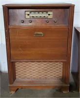 (ST) Philco Radio and Phonograph  (33.5" h×24"