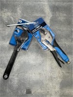 Mix of Handyman Tools x 2Pcs