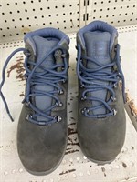 Timberland size 7 1/2, womens hiking boot