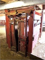 self closing cattle head gate & gates - see descri